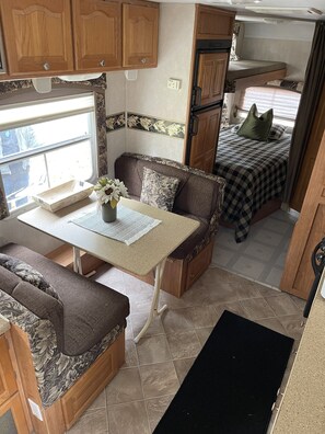 1 habitación y ropa de cama 