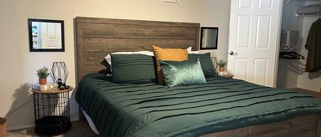 2 bedrooms, desk, iron/ironing board, free WiFi