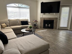 Smart TV - Stay in Style Scottsdale 1st Floor Condo! 8 minutes to Good Eats & Mayo Clinic (Scottsdale)