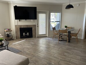 Dining - Stay in Style Scottsdale 1st Floor Condo! 8 minutes to Good Eats & Mayo Clinic (Scottsdale)