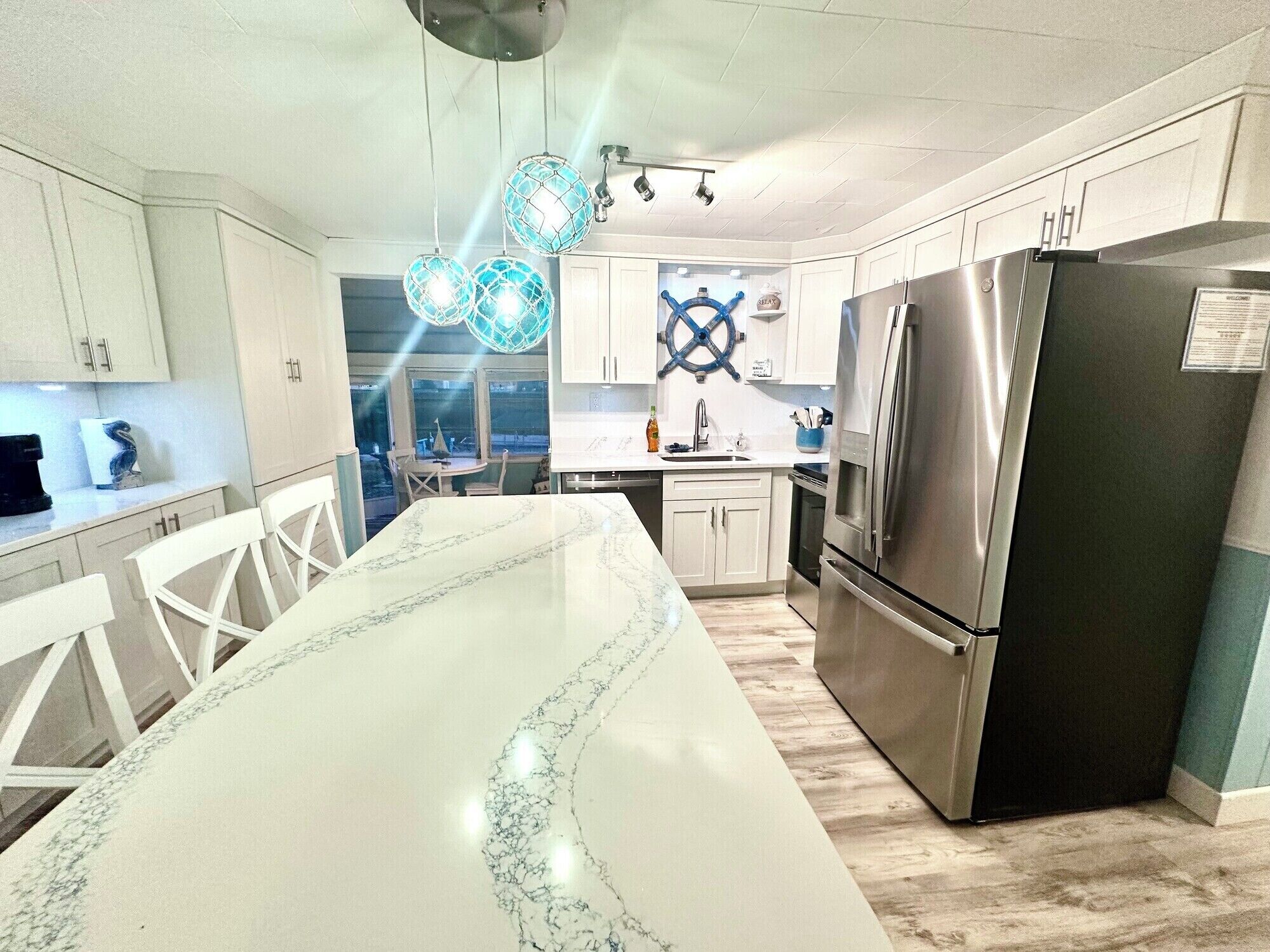 Fridge, stovetop, coffee/tea maker, toaster