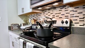 Fridge, microwave, stovetop, dishwasher