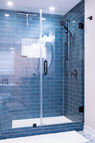 Cozy Cottage close to everything; Newly renovated with state of art appliances.