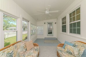 Interior - Old Town Beach Cottage~ 2 blocks from Main St. and Beach Blvd. (Bay St. Louis)