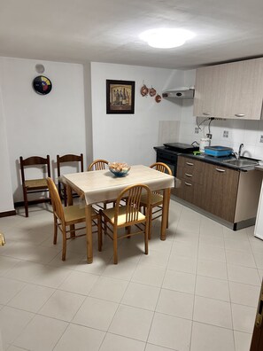 Dining - Accogliente Casa per Famiglie, Gruppi e Animali Domestici (Matera)