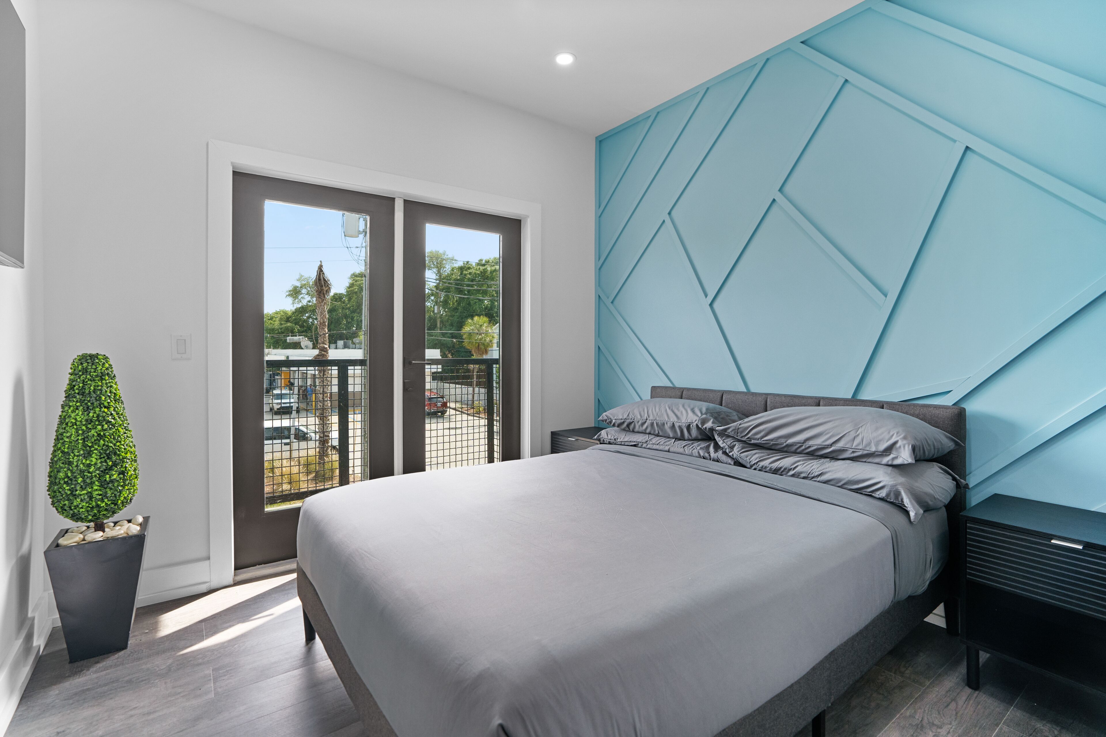 SoHo/Hyde Park Luxury 1 BR Apt