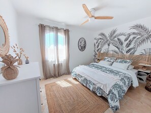 4 bedrooms, iron/ironing board, travel cot, free WiFi