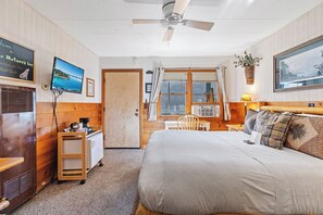Room 2, Queen, pet friendly