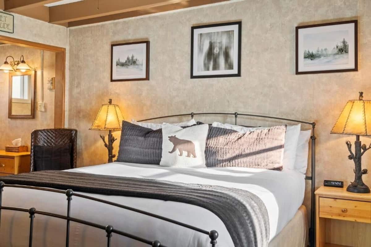 Room 8, King,  pet friendly | Premium bedding, blackout drapes, iron/ironing board, WiFi (free)
