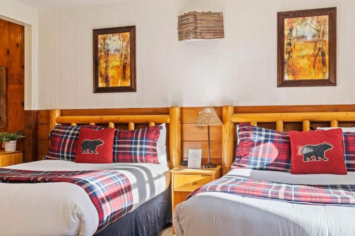 Room 3, 2 Doubles, pet friendly | Premium bedding, blackout drapes, iron/ironing board, WiFi (free)