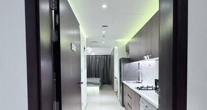 Studio at Prime Location Walkable distance to Metro Station