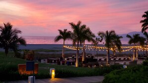 Beach bar - The Estates at Vidanta (Mezcales)