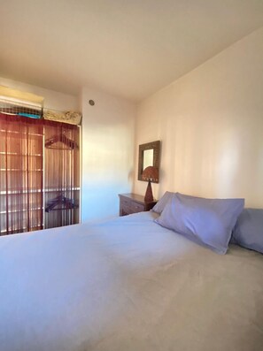 1 bedroom, desk, iron/ironing board, WiFi - Au Pied de la Tour Montparnasse (Paris)