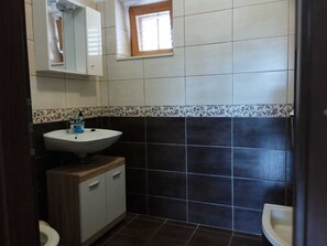 Een douche, handdoeken