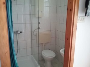 Douche, serviettes fournies