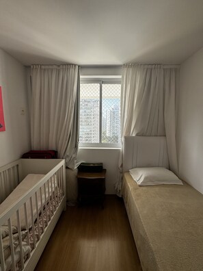 2 bedrooms, WiFi, bed sheets