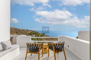Villa | Outdoor dining - True Luxury and Calm Environment Combined (Mykonos)