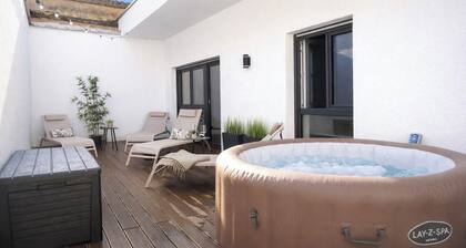 MT Living - private Terasse - Whirlpool