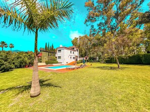 Exterior - Villa for Families or Friends, big Pool, a lot of Space & Close to Puerto Banús (Marbella)