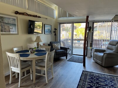 Gorgeous getaway tucked in Eco Village of Sawgrass Landing in Crystal River, Fl.