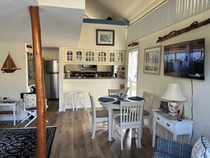 Dining - Gorgeous getaway tucked in Eco Village of Sawgrass Landing in Crystal River, Fl. (Crystal River)