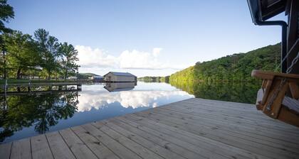 Paw Paw's Fish Tales Cabin on Lake Guntersville with 2 slip Boat Dock