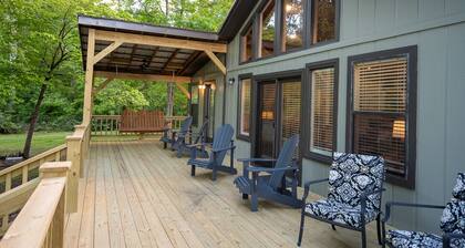 Paw Paw's Fish Tales Cabin on Lake Guntersville with 2 slip Boat Dock