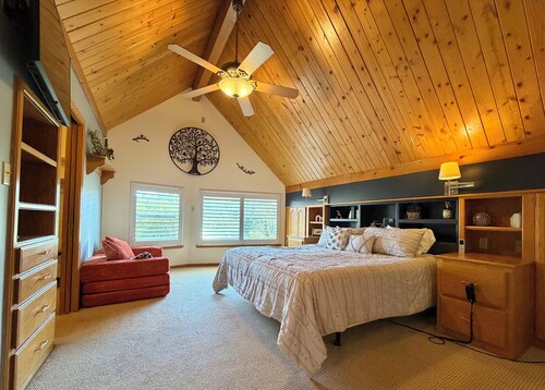 Yosemite Chalet, Golf Course Views, Game Room, Walk to Lake, Sleeps 12