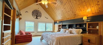 Yosemite Chalet, Golf Course Views, Game Room, Walk to Lake, Sleeps 12