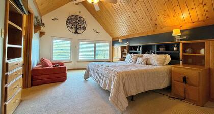 Yosemite Chalet, Golf Course Views, Game Room, Walk to Lake, Sleeps 12