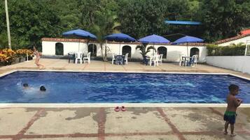2 outdoor pools
