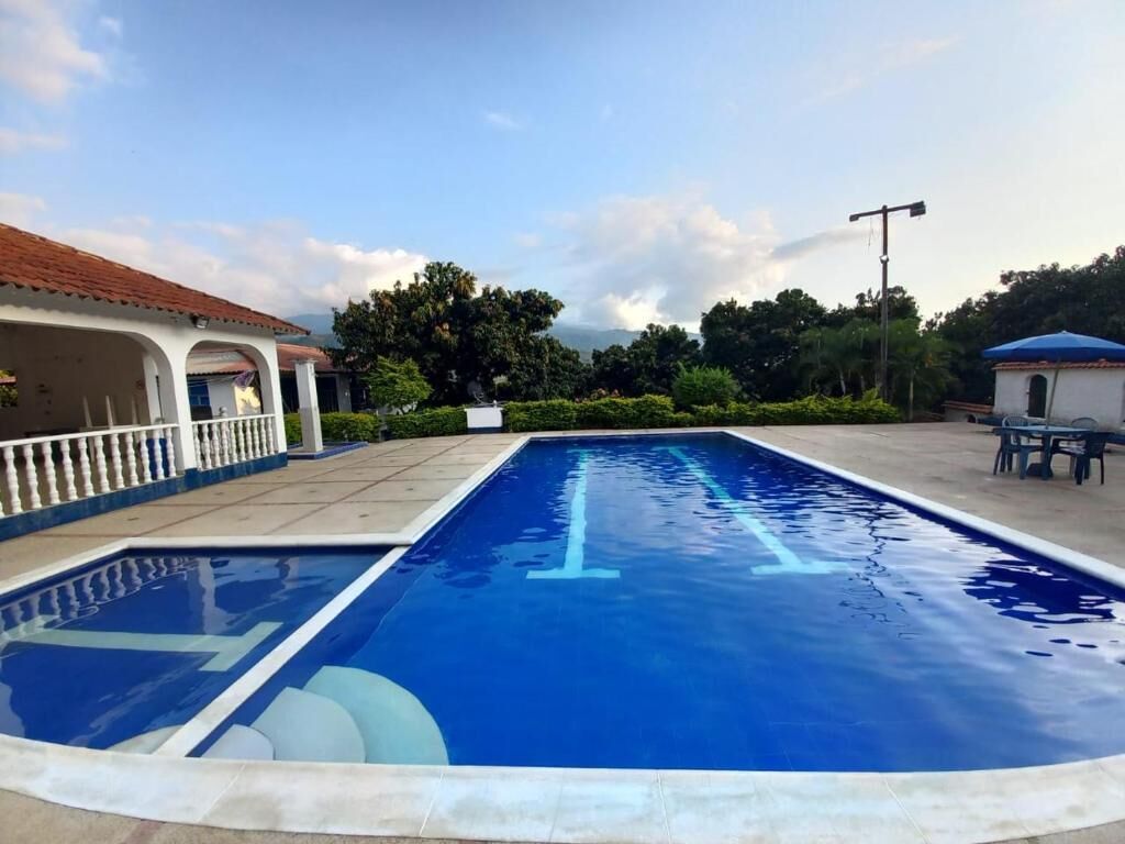 2 piscinas al aire libre