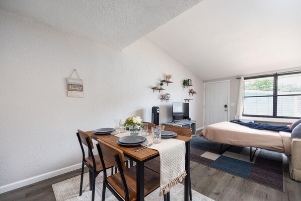 1 chambre, fer et planche à repasser, Wi-Fi gratuit, draps fournis