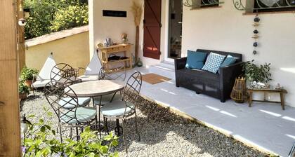 Studio Avec Terrasse au Calme
