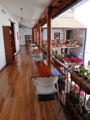Terrace/patio - Casona Tobar Hotel - Hotel escuela (Quito)