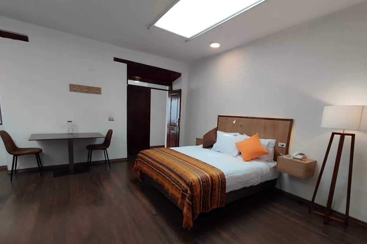 Suite estudio estándar | Ropa de cama de alta calidad, edredón y camas Select Comfort