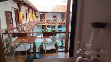 標準三人房, 庭園景 | 1 間睡房、高級寢具、羽絨被、Select Comfort 床墊
