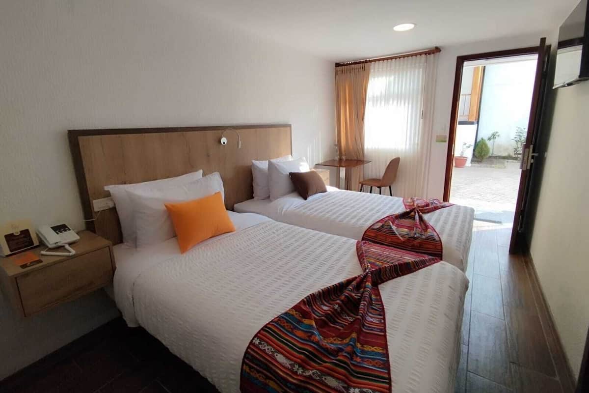 Standard Twin Room, City View | 1 bilik tidur, peralatan tempat tidur premium, gebar bulu kapas