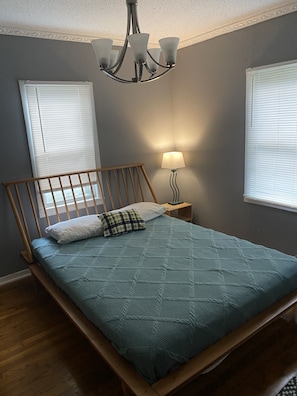 3 bedrooms, desk, iron/ironing board, WiFi