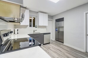 Fridge, microwave, oven, stovetop - #2 Beautiful Modern Home (Miramar)