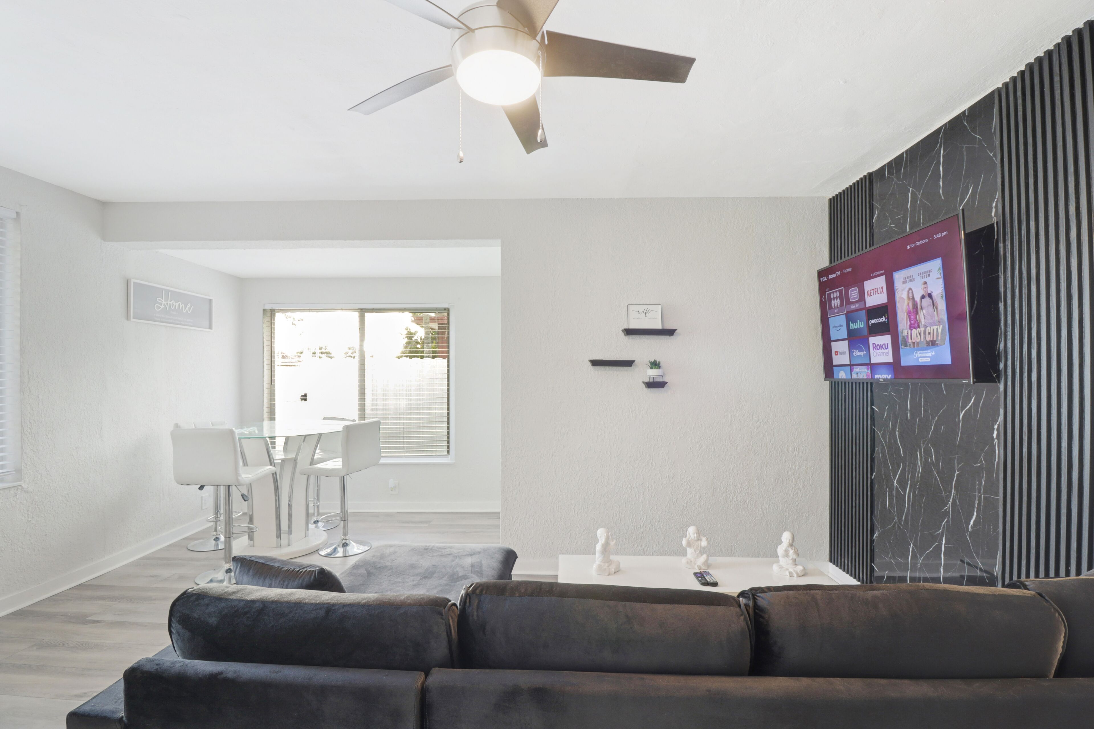 Beautiful modern home in Miami near shopping malls and beaches! 