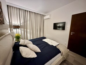 3 bedrooms, desk, iron/ironing board, free WiFi