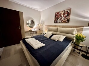 3 bedrooms, desk, iron/ironing board, free WiFi