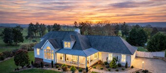 ☆New Listing☆ Hot Tub ◇ Movie Room ◇ Game Room ◇ Fire Pit ◇ Dog-friendly