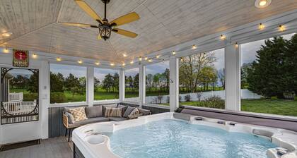 ☆New Listing☆ Hot Tub ◇ Movie Room ◇ Game Room ◇ Fire Pit ◇ Dog-friendly