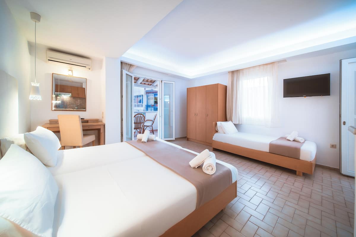 Triple Room | Hypo-allergenic bedding, Tempur-Pedic beds, in-room safe, soundproofing