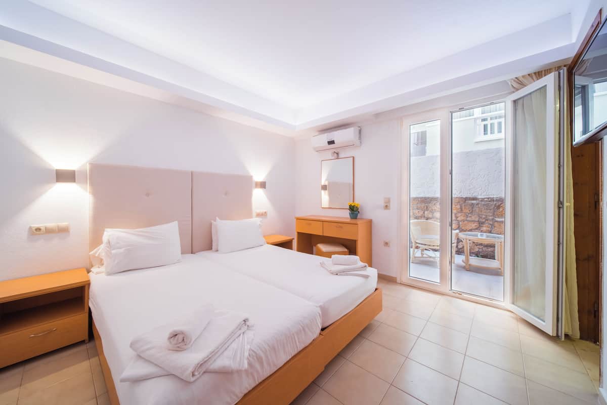 Double Room, Balcony | Hypo-allergenic bedding, Tempur-Pedic beds, in-room safe, soundproofing