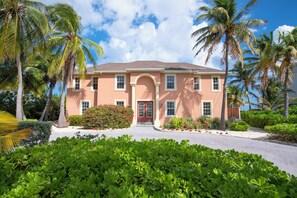 Exterior - Reef Romance, Rum Point Oceanfront Villa with Private Pool and Gorgeous Beach! (Cayman Islands)