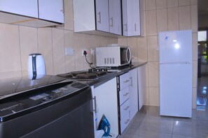 Standard Room | Private kitchen - Serene Cottage (Francistown)