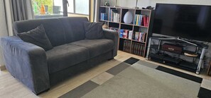 Smart TV - Château de la Pinède - début Cap d'Antibes - garden flat, swimming pool, tennis. (Juan les Pins)